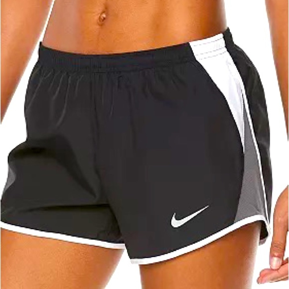 Nike Women’s Shorts Black Size M